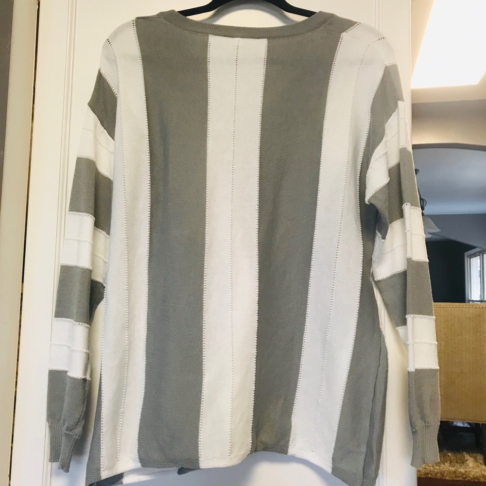HOST PICK!❤️Winter v-neck striped casual sweater - Picture 5 of 5